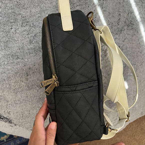 Loungefly backpack - Picture 3 of 5